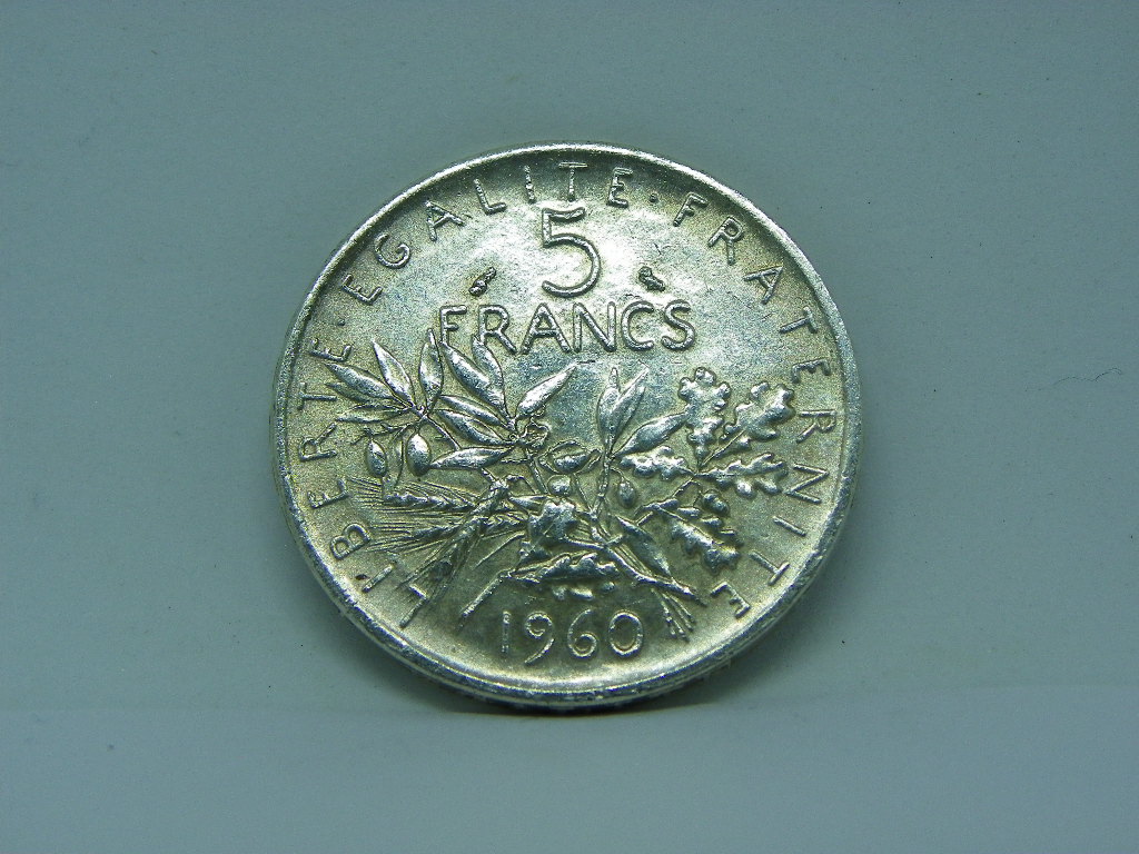 revers : LIBERTE . EGALITE . FRATERNITE / 1960. Description revers : 5 / FRANCS entre corne et chouette, au-dessus d'un bouquet d'épis de blé, d'une branche d'olivier chargée de fruits, d'une branche de chêne et d'un coquelicot, le millésime sous le bouquet.