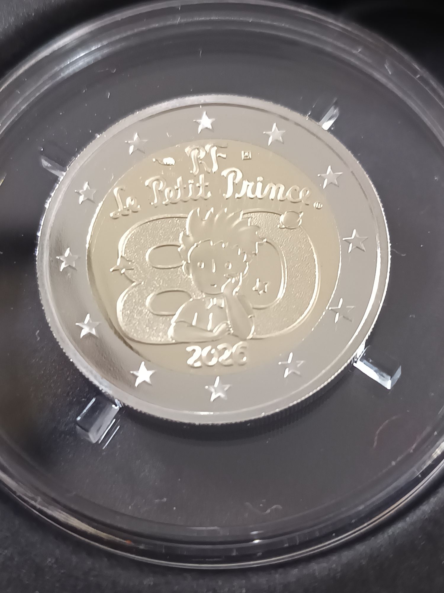 Pièce de 2 euros commémorative Le Petit Prince, édition Belle Épreuve 2026, montrant le personnage sur sa planète.